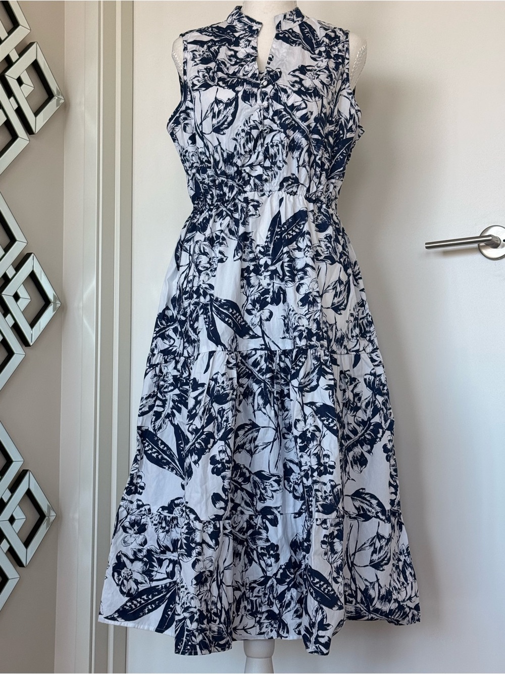 NWT Sleeveless Navy Floral Midi Dress - Size L - Picture 3 of 10